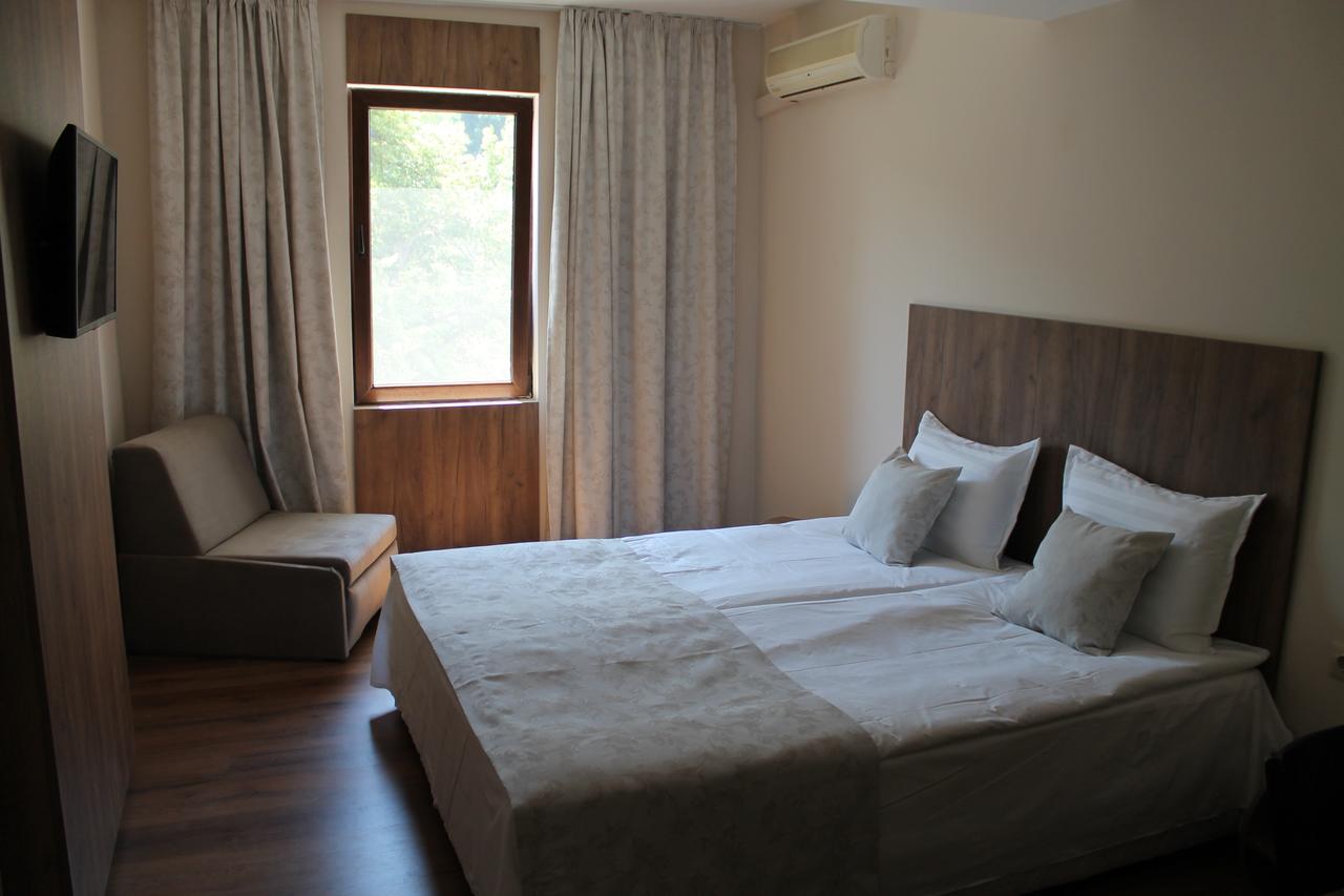 Hotel Orbita Shumen Exteriör bild