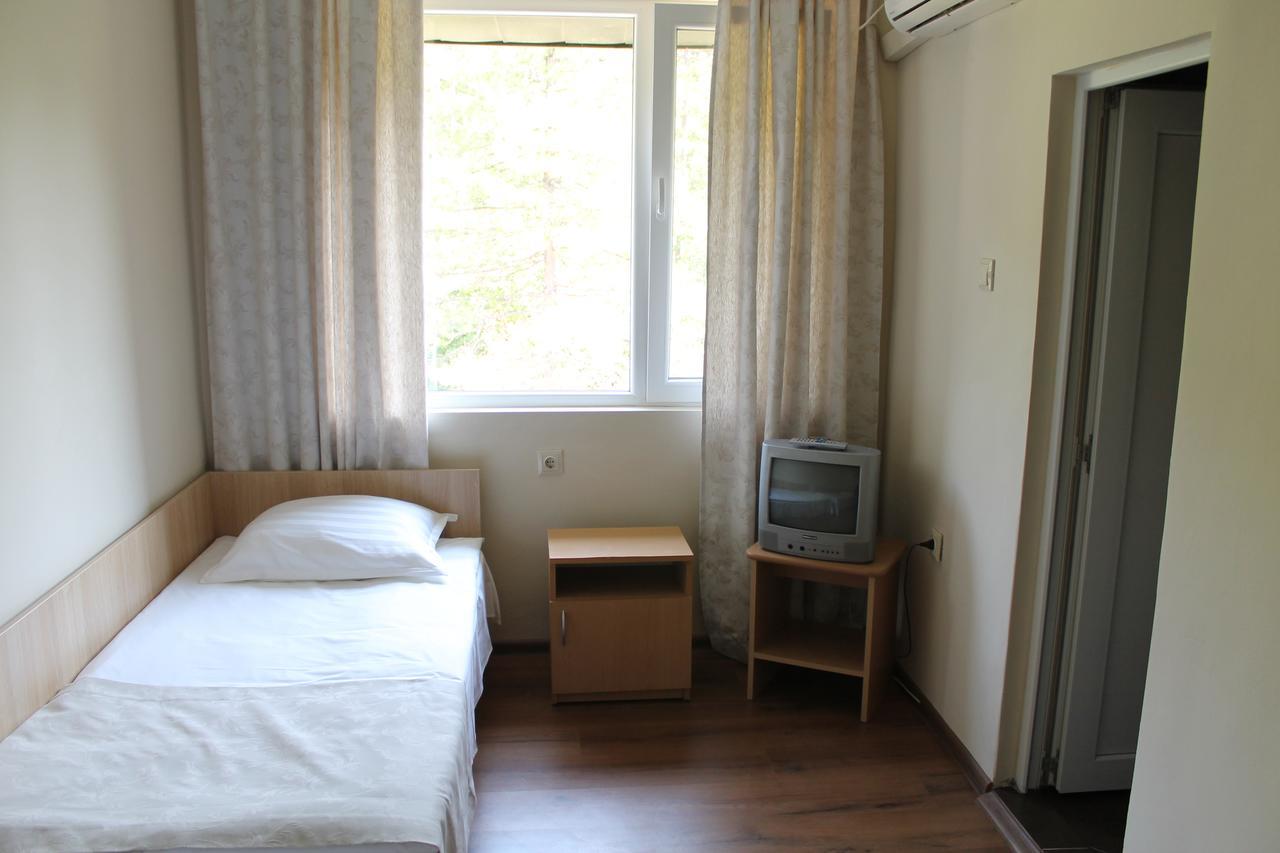 Hotel Orbita Shumen Exteriör bild