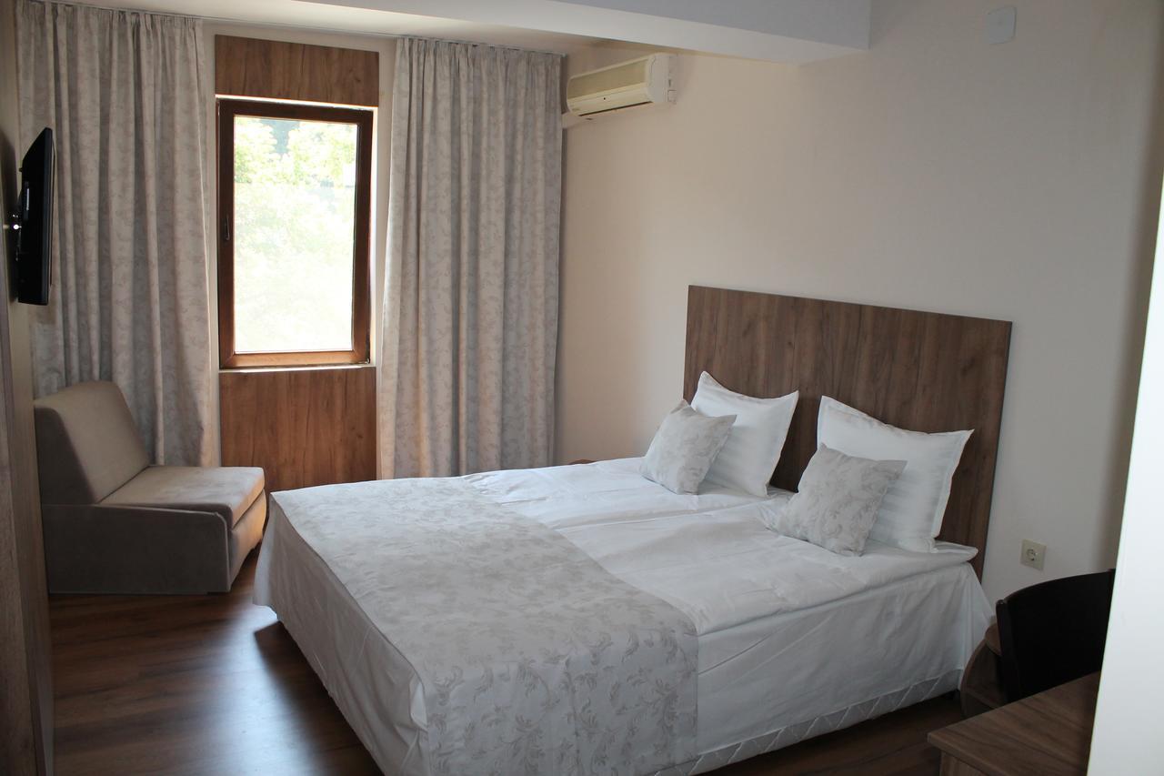 Hotel Orbita Shumen Exteriör bild